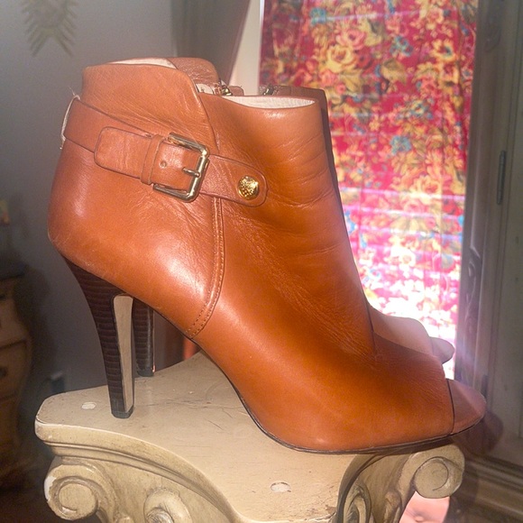 Open Toed Bootie Heels 🍂🤎👜 - Picture 2 of 9